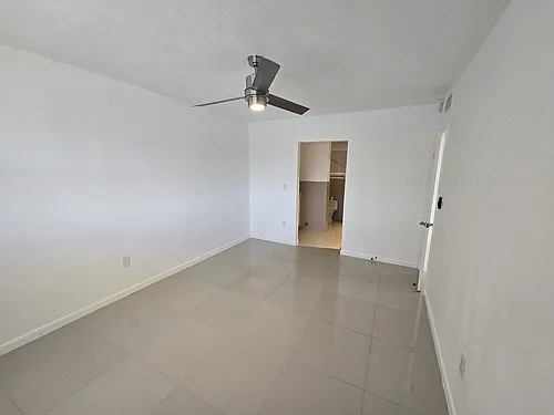 2800 NE 203rd St #24 Photo 1