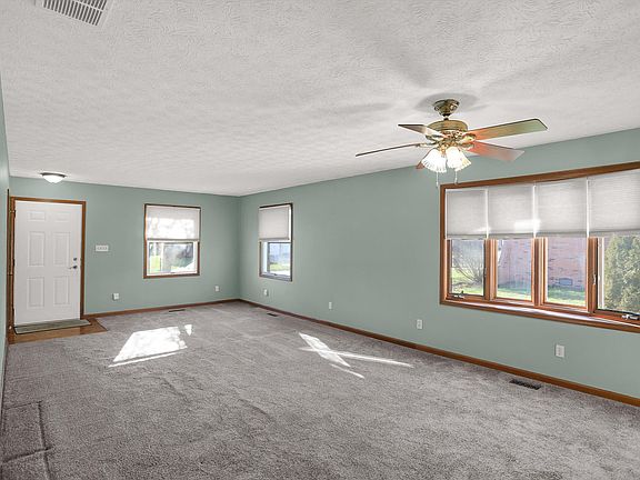 4th image of 1294 Holiday Ln W