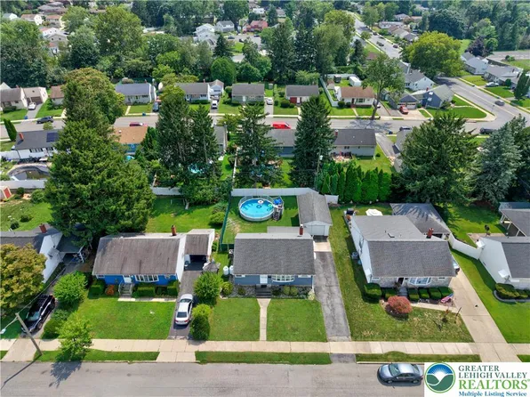 1547 Dale Ln, Bethlehem, PA 18018