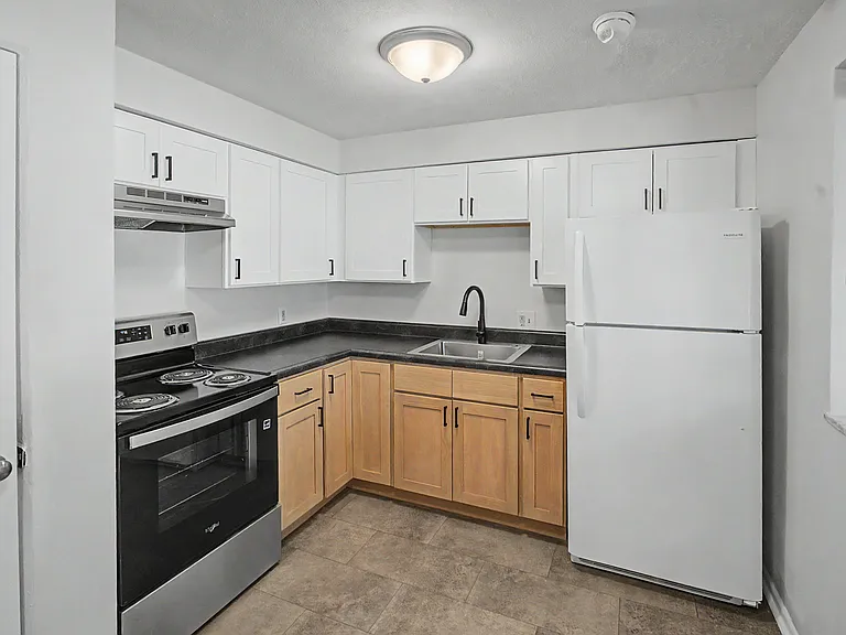 333 N Ellis St #H — Photo 1