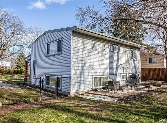5th image of 6751 Redman St