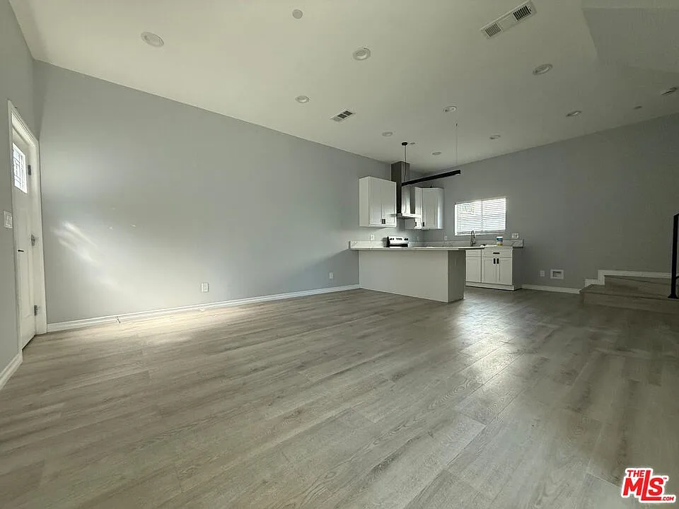 2 bed, 2.5 bath, 1000 sqft, $3,090 — Photo 3