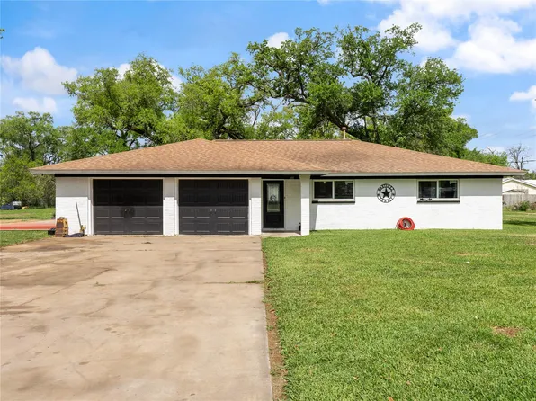 496 James St, Clute, TX 77531