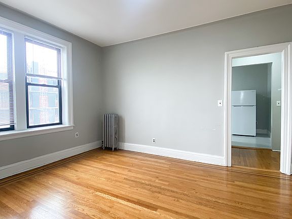 5th image of 2924 21st Ave APT 6J