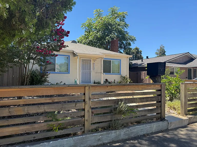 3654 52nd St — Photo 5