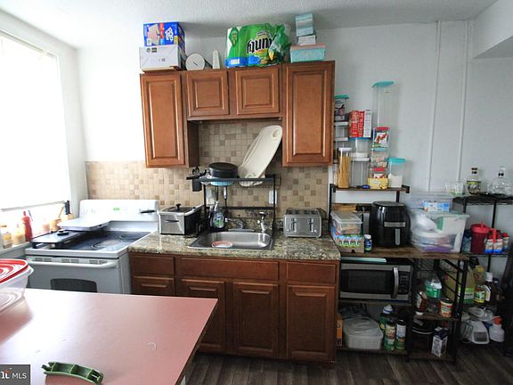 4th image of 4434 N Marshall St