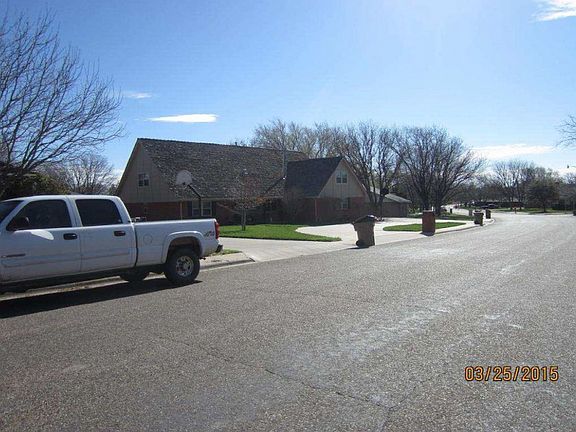 3rd image of 77 Hunsley Hills Blvd