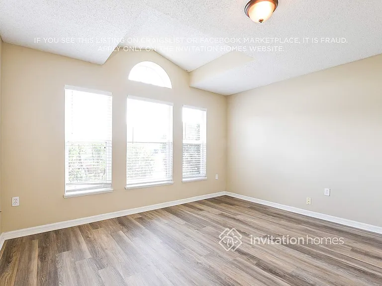 3277 Bellingham Dr — Photo 5