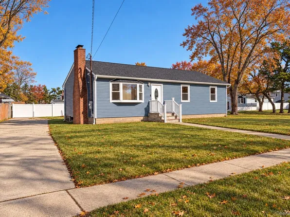 93 Garfield Boulevard, Farmingdale, NY 11735