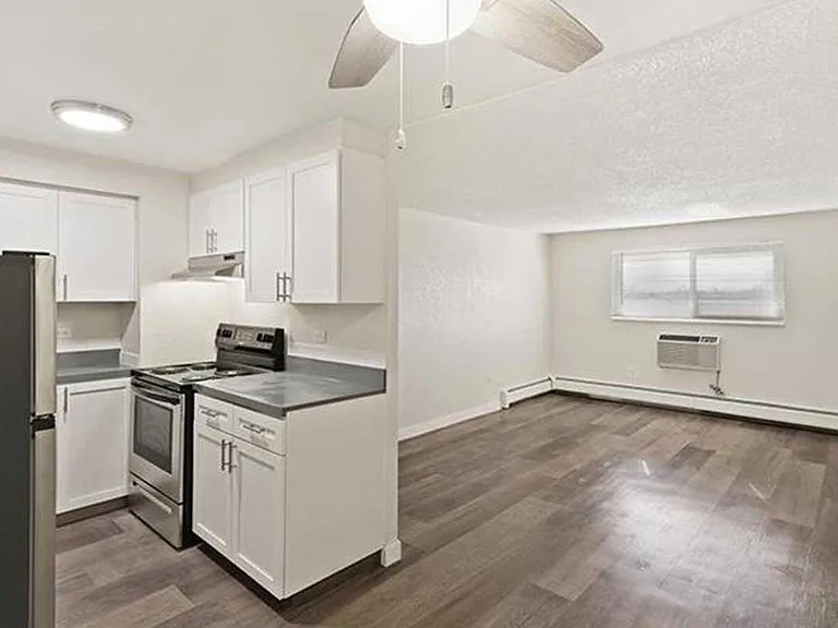 Avon South Apartments — Photo 6