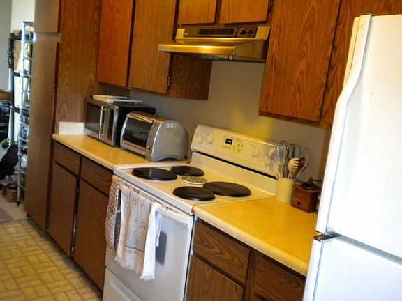 Kitchen with lots of cabinets