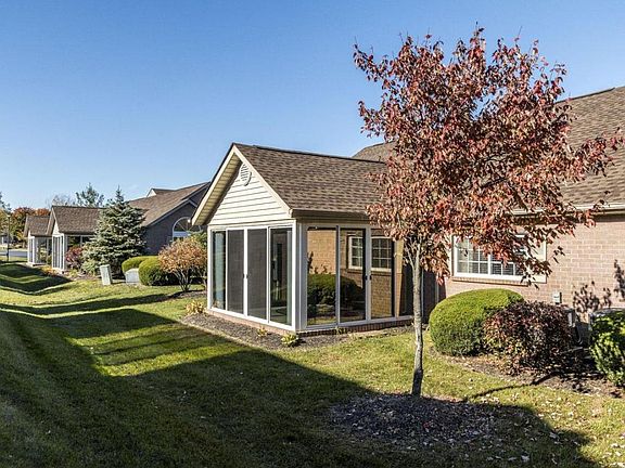 5th image of 2001 Farmbrook Cir N #13