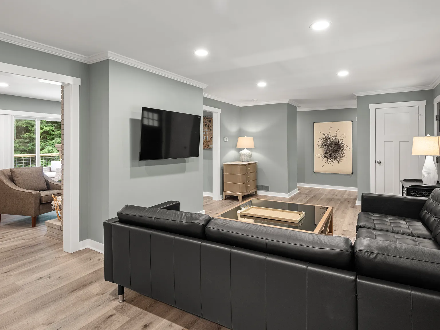 3 bed, 2400 sqft, $3,800 — Photo 2