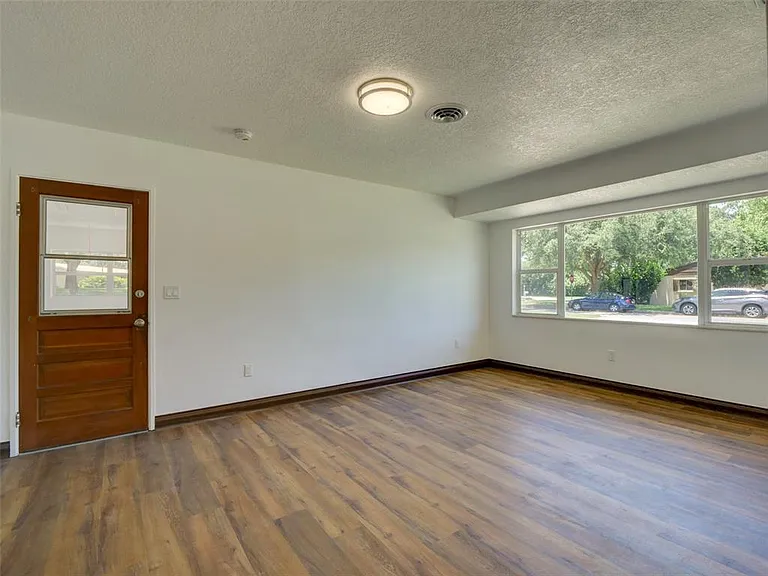 305 Sunset Dr — Photo 13