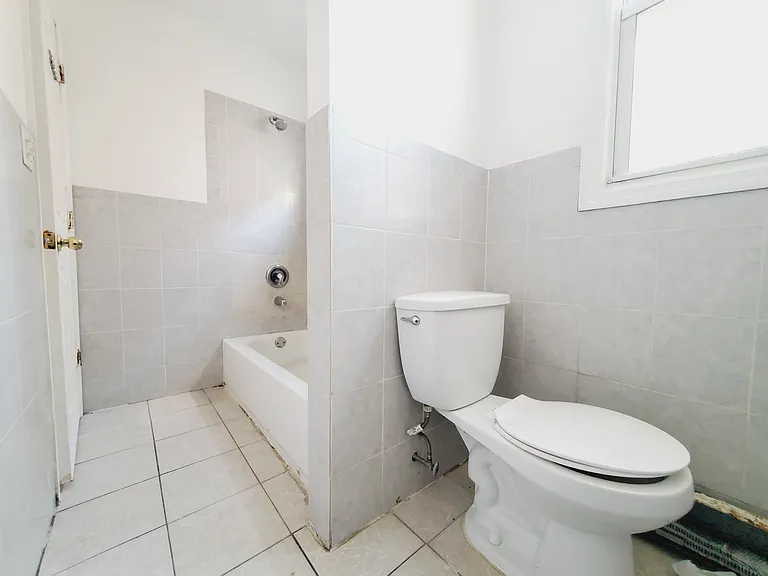 218 Bowers St #3L — Photo 5