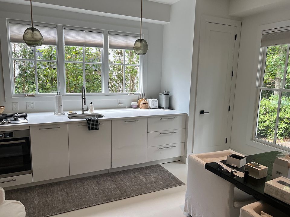 Kitchen Dining Area