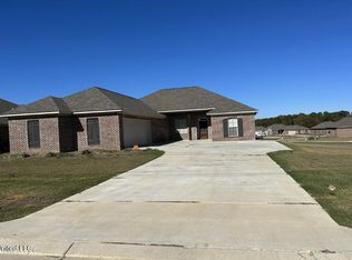 129 Chartleigh Cir, Canton, MS 39046