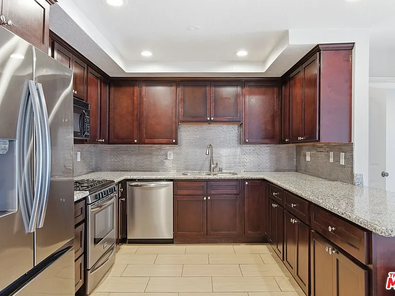10650 Kinnard Ave #104 — Photo 2