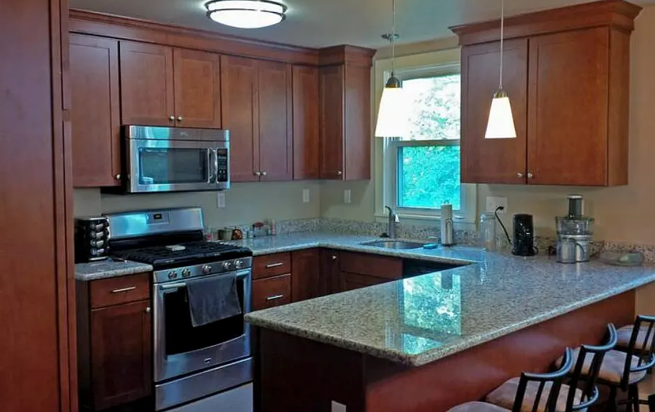 3 bed, 1.5 bath, 1100 sqft, $1,945 — Photo 2