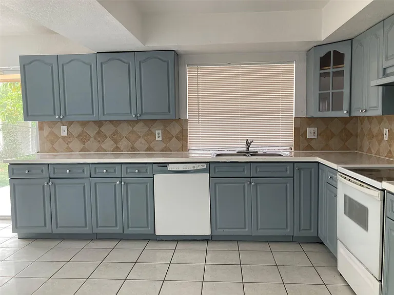 6230 SW 4th Pl — Photo 8