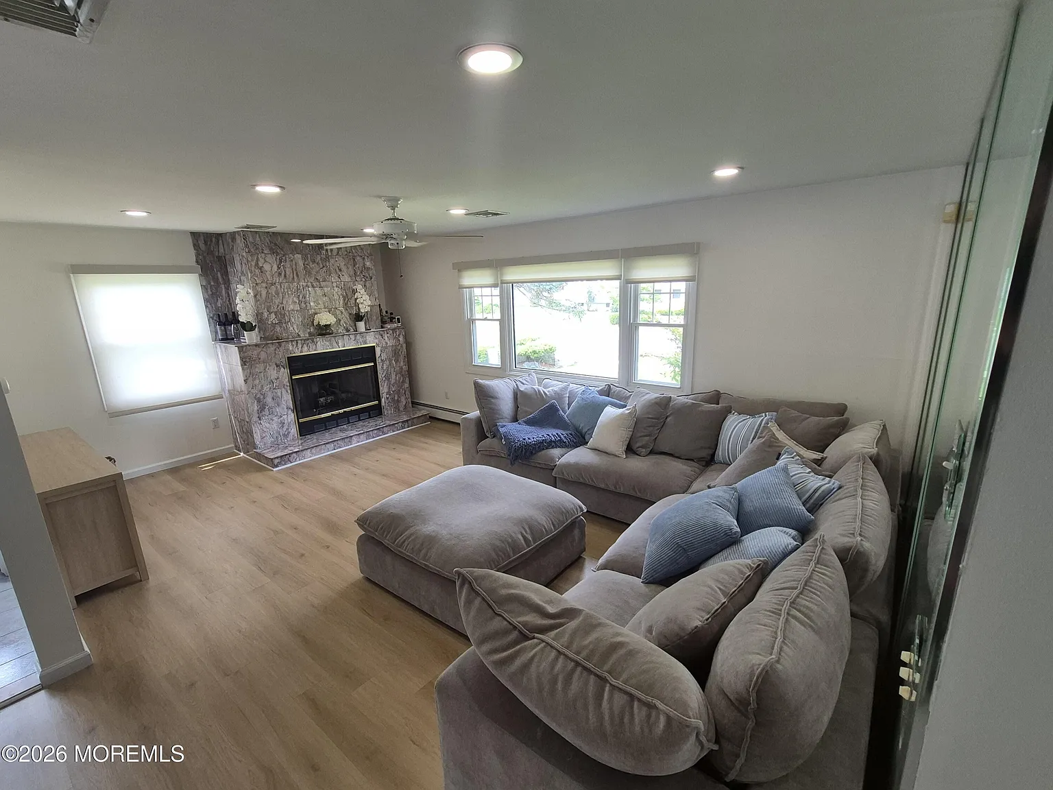 4 bed, 2.5 bath, 2750 sqft, $2,800 — Photo 2