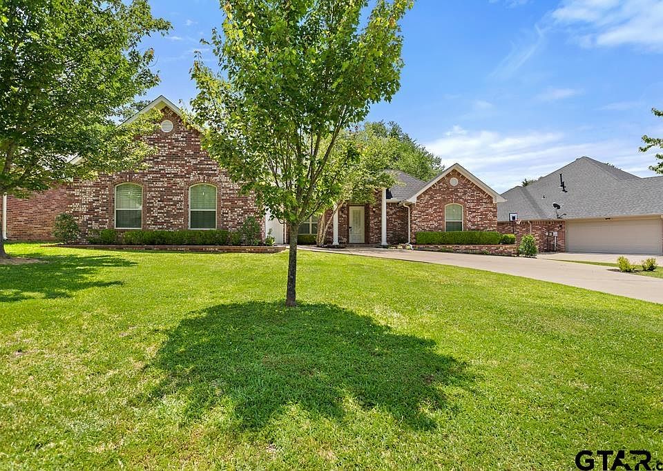 1st image of 1883 Old Oak Dr