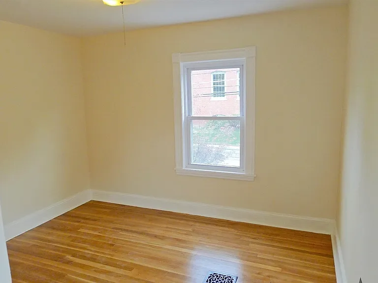 155 Oak St — Photo 11