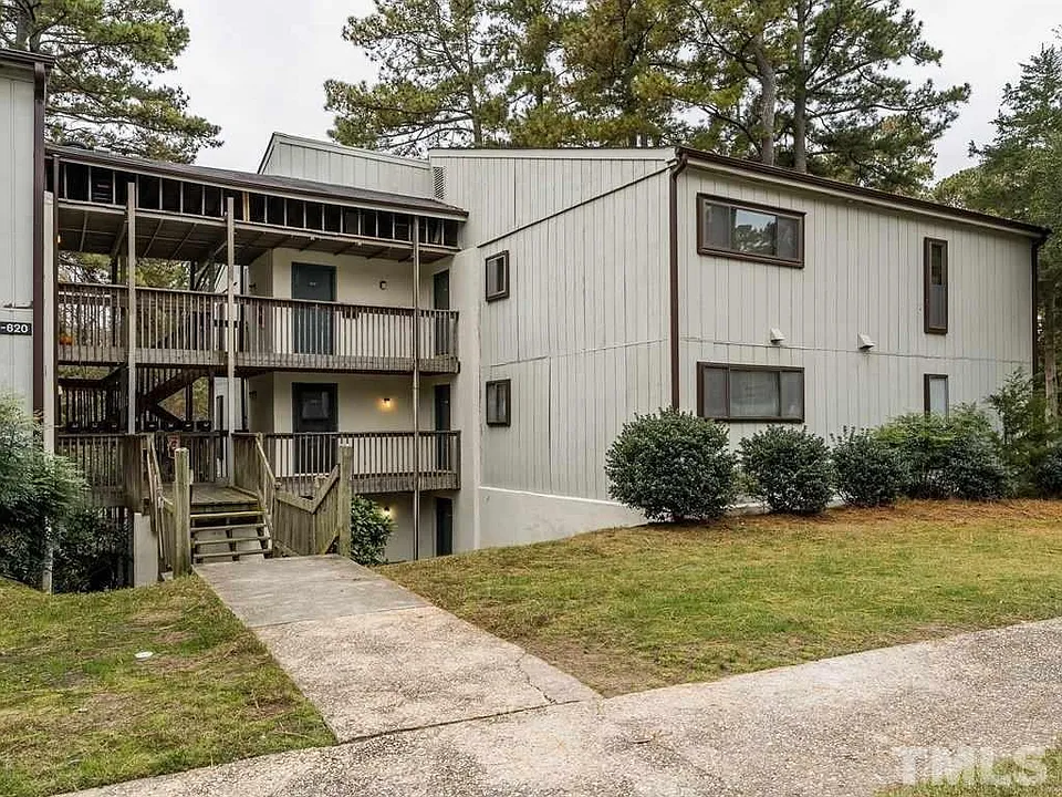 614 Pine Ridge Pl