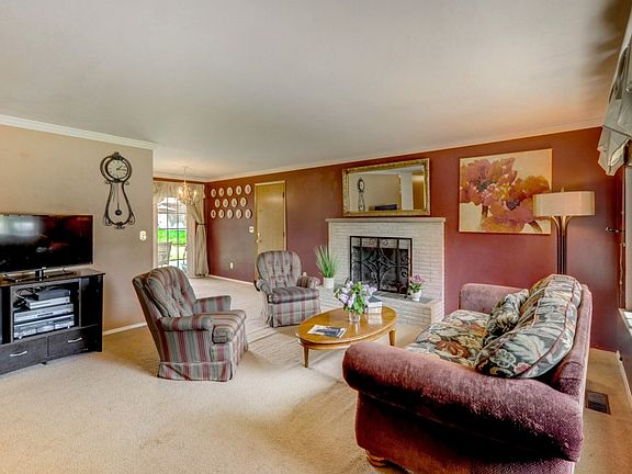3rd image of 4819 190th St SW