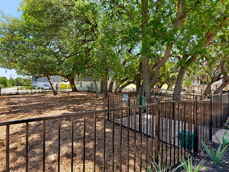 Trailside Oaks Townhomes — Photo 110