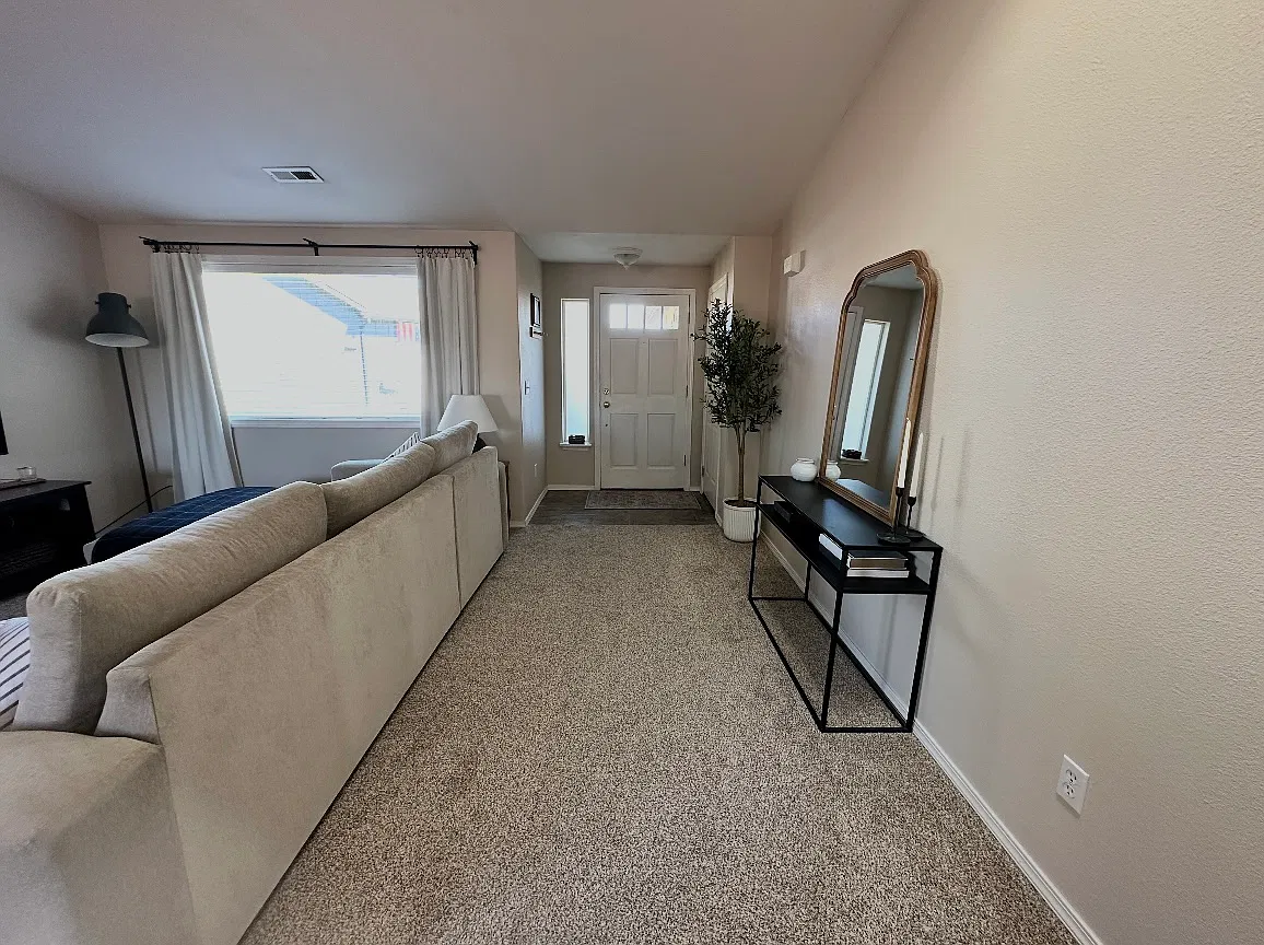 2 bed, 1032 sqft, $1,800 — Photo 2