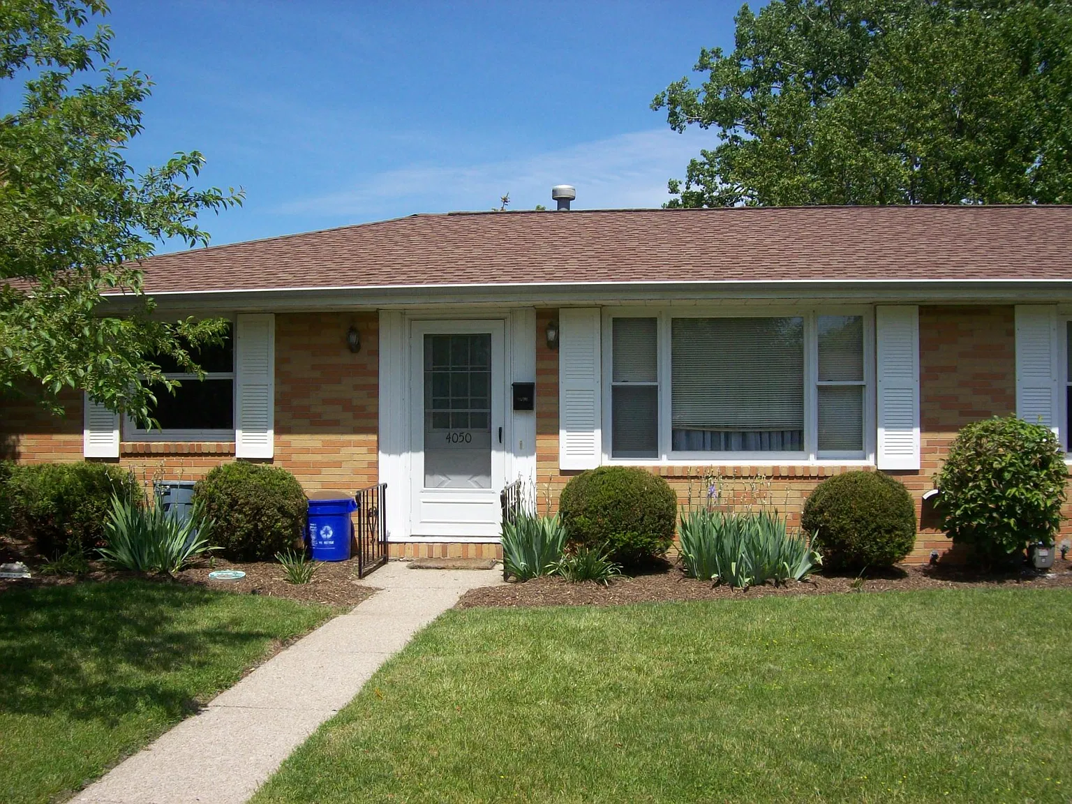 2 bed, 1250 sqft, $1,300 — Photo 2