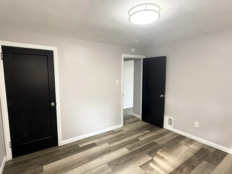 512 Macfarlane Dr — Photo 8