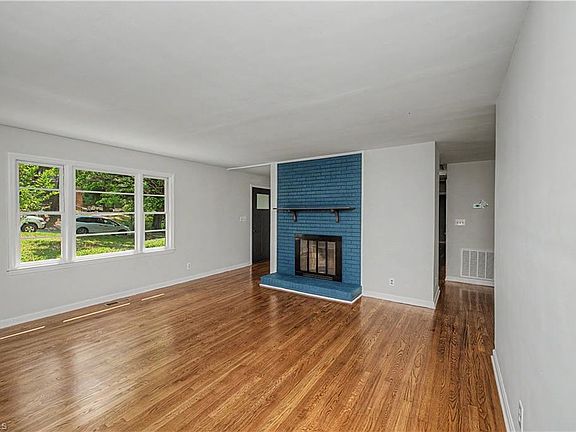 3rd image of 3761 Spaulding Dr