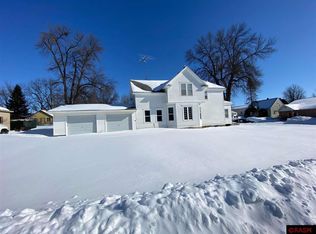 108 W 3rd St, Winthrop, MN 55396