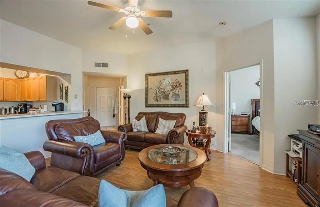 3 bed, 2.0 bath, 1292 sqft, $1,900 — Photo 4