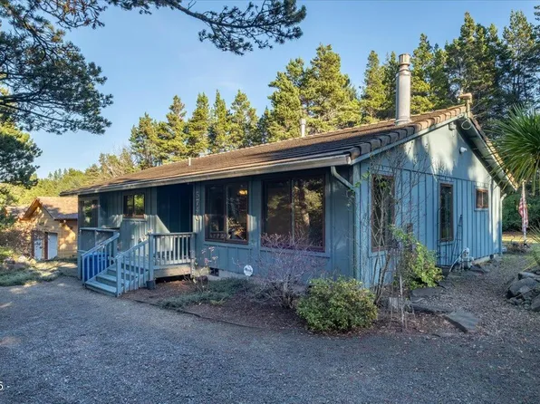 5740 Palisades Dr, Lincoln City, OR 97367