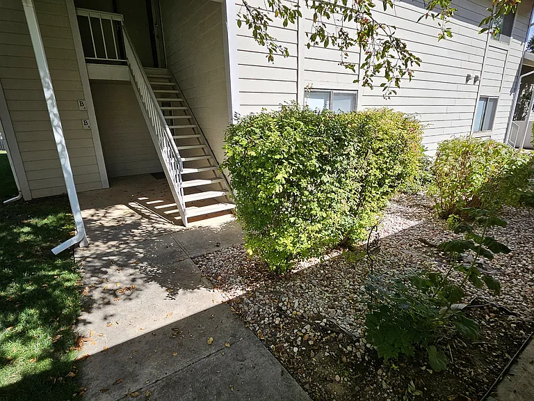 3500 Rolling Green Dr #B4 — Photo 6