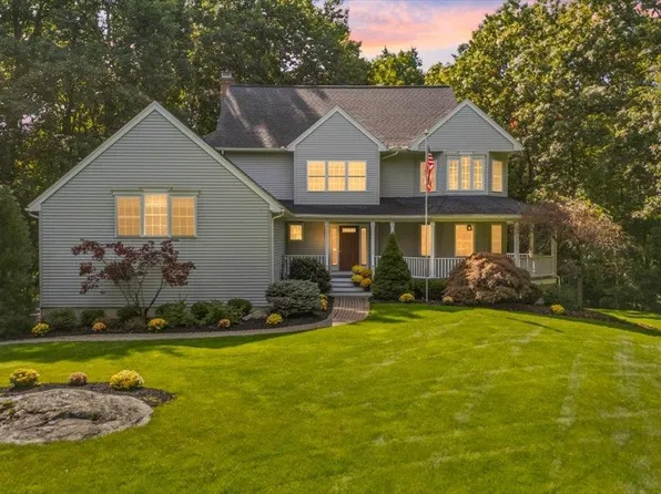 10 Kings Grant Drive, Atkinson, NH 03811