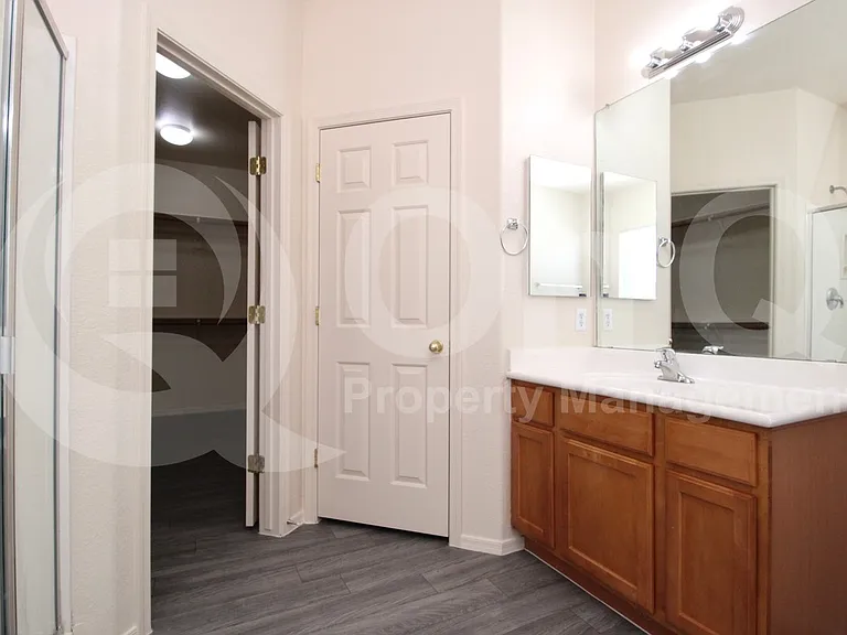 9120 W Hubbell St — Photo 22