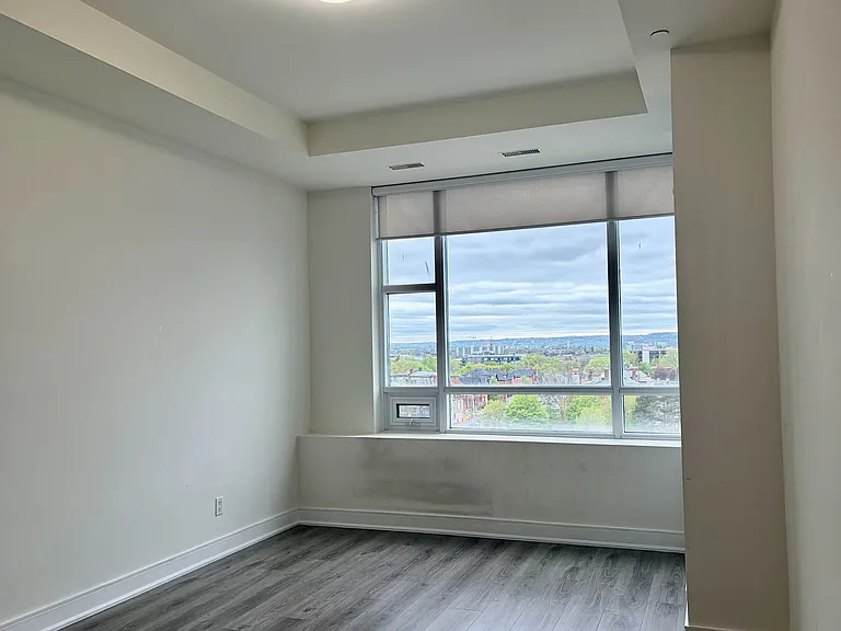 150 Main St W #808 — Photo 13