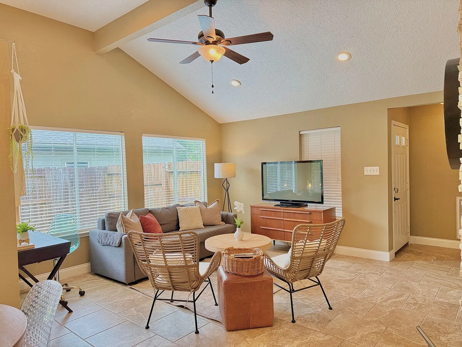 2 bed, 1.0 bath, $4,142 — Photo 3