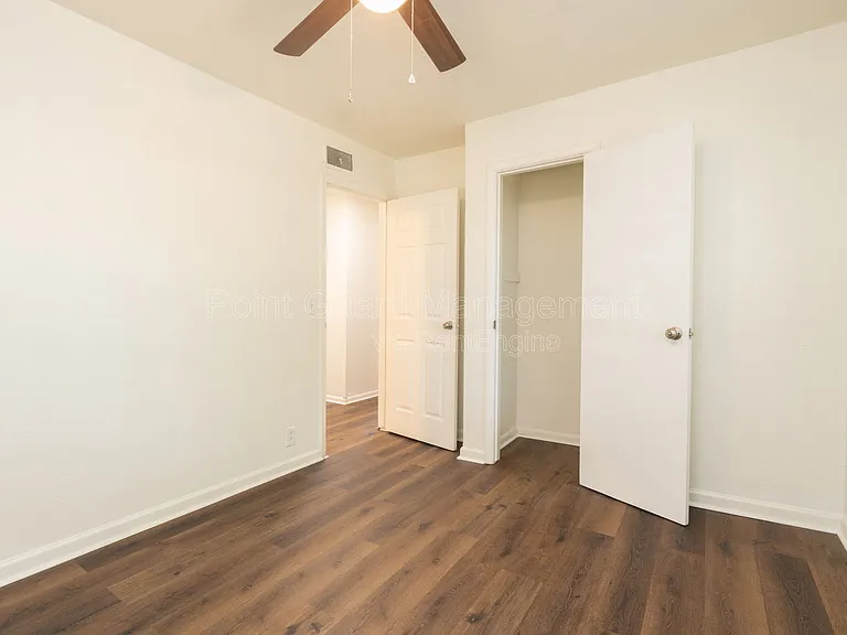631 N Mount Carmel St — Photo 15