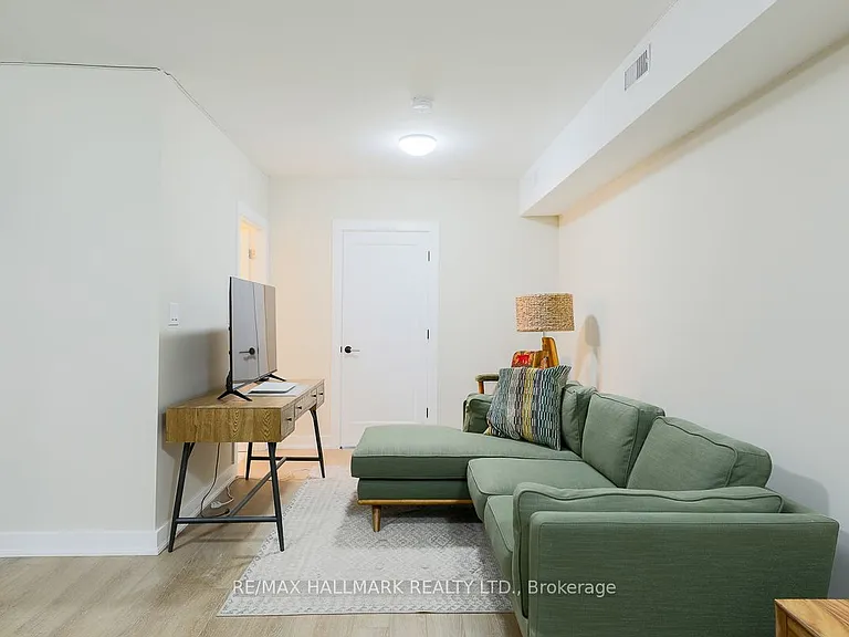 628 Danforth Ave #303 — Photo 8