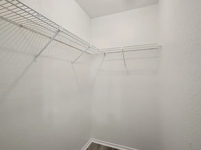 Porterwood Apartments — Photo 38