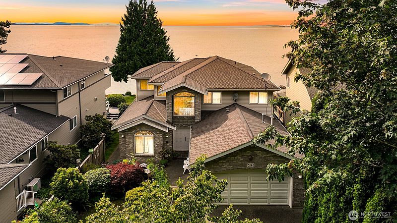 3rd image of 3145 Sunset Way