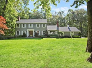 490 Shrub Oak Ln, Fairfield, CT 06824