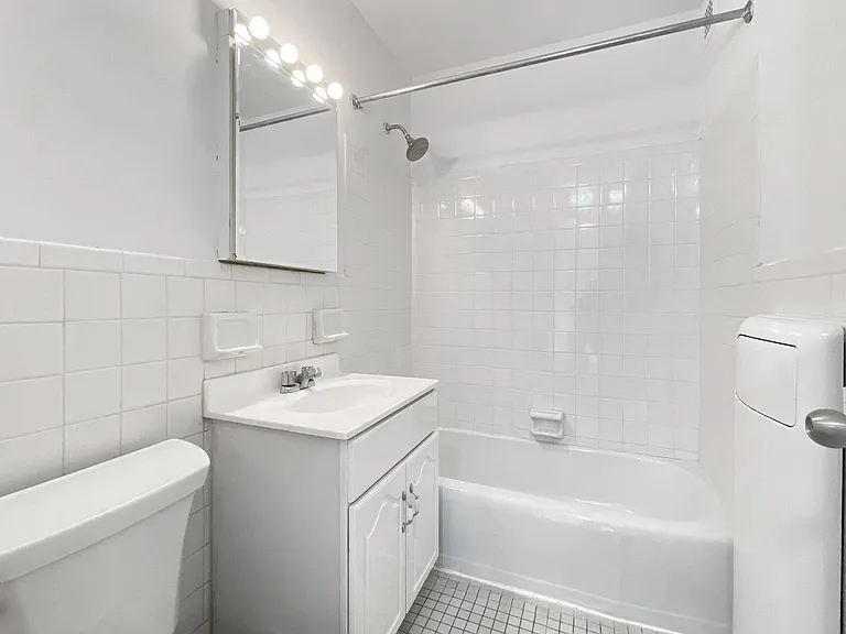 343 E 30th St #17G — Photo 7