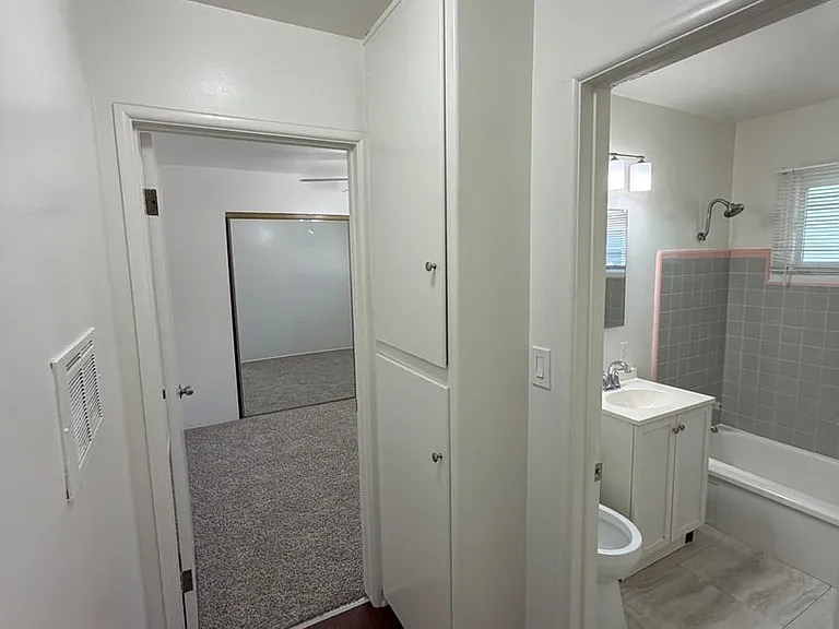 Spacious 2-bedroom apartment for rent — Photo 24