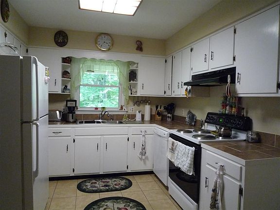 3rd image of 3206 Debbie Dr